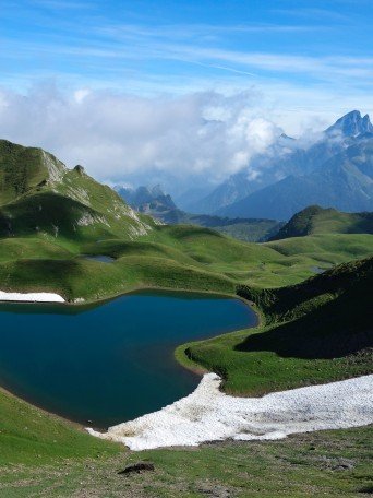 LES PYRENEES